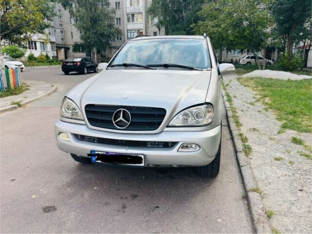 Серый Мерседес МЛ, объемом двигателя 2.7 л и пробегом 300 тыс. км за 5600 $, фото 3 на Automoto.ua
