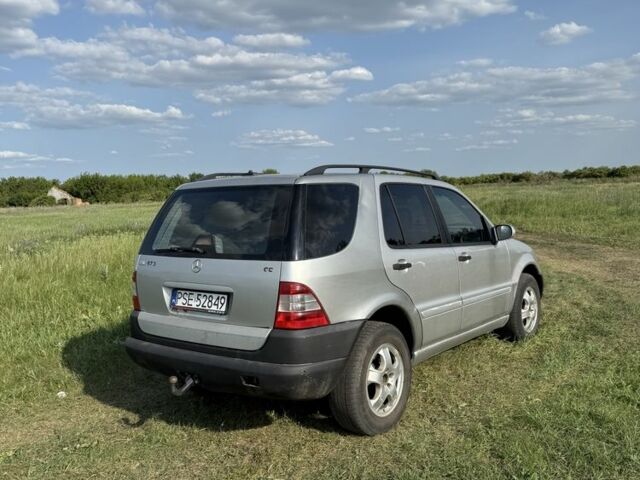 Серый Мерседес МЛ, объемом двигателя 2.7 л и пробегом 366 тыс. км за 3800 $, фото 4 на Automoto.ua