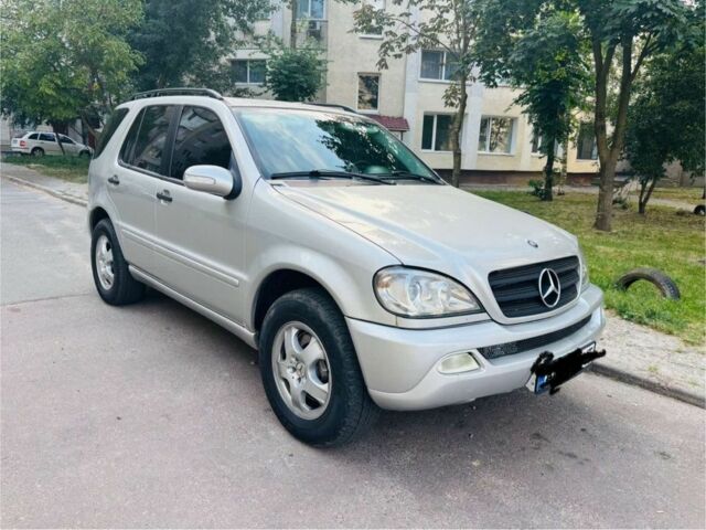 Серый Мерседес МЛ, объемом двигателя 2.7 л и пробегом 300 тыс. км за 5600 $, фото 5 на Automoto.ua