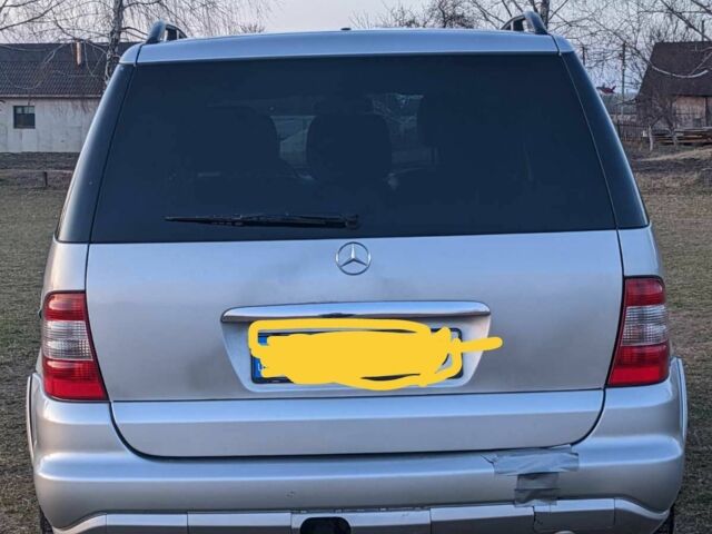 Сірий Мерседес МЛ, об'ємом двигуна 4 л та пробігом 365 тис. км за 4600 $, фото 1 на Automoto.ua