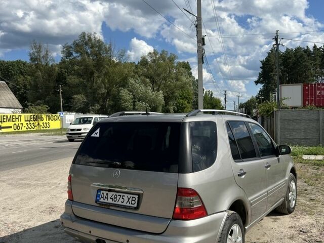Серый Мерседес МЛ, объемом двигателя 2.7 л и пробегом 374 тыс. км за 6999 $, фото 3 на Automoto.ua