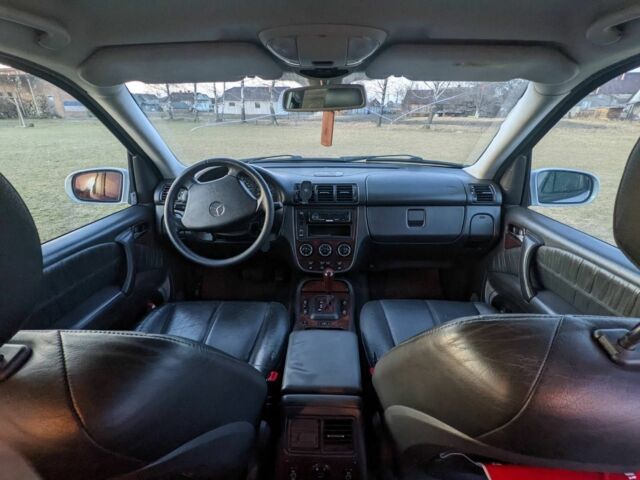 Сірий Мерседес МЛ, об'ємом двигуна 4 л та пробігом 365 тис. км за 4600 $, фото 2 на Automoto.ua