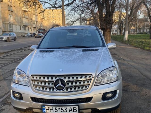 Сірий Мерседес МЛ, об'ємом двигуна 3.5 л та пробігом 3 тис. км за 10000 $, фото 1 на Automoto.ua