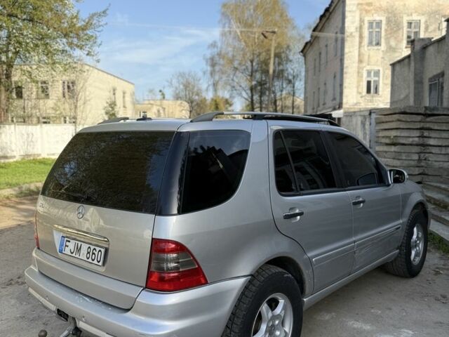 Серый Мерседес МЛ, объемом двигателя 2.7 л и пробегом 300 тыс. км за 5900 $, фото 3 на Automoto.ua