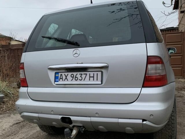 Серый Мерседес МЛ, объемом двигателя 2.7 л и пробегом 300 тыс. км за 8000 $, фото 2 на Automoto.ua