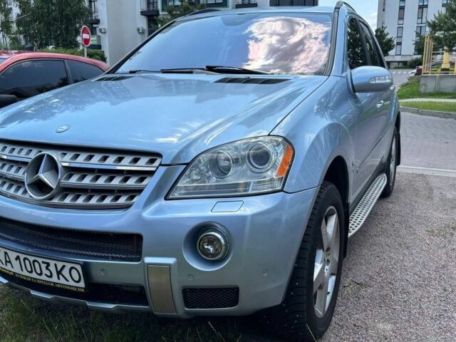 Сірий Мерседес МЛ, об'ємом двигуна 5 л та пробігом 240 тис. км за 10700 $, фото 3 на Automoto.ua