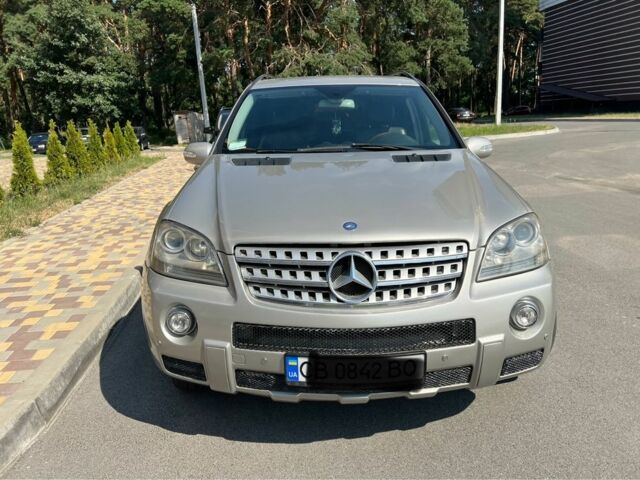 Серый Мерседес МЛ, объемом двигателя 3.5 л и пробегом 320 тыс. км за 8200 $, фото 7 на Automoto.ua