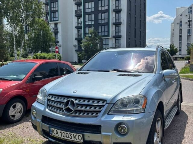 Сірий Мерседес МЛ, об'ємом двигуна 5 л та пробігом 240 тис. км за 10700 $, фото 9 на Automoto.ua