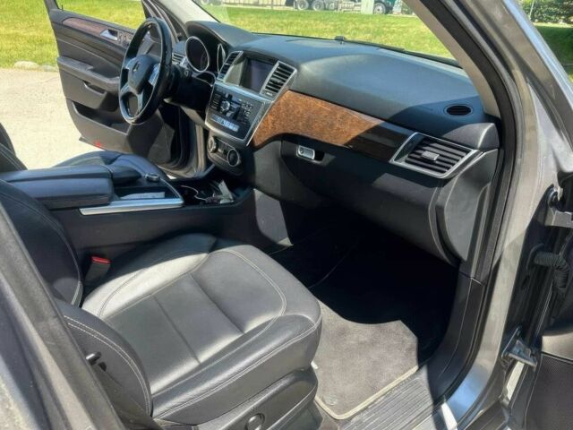 Сірий Мерседес МЛ, об'ємом двигуна 3 л та пробігом 150 тис. км за 5000 $, фото 4 на Automoto.ua