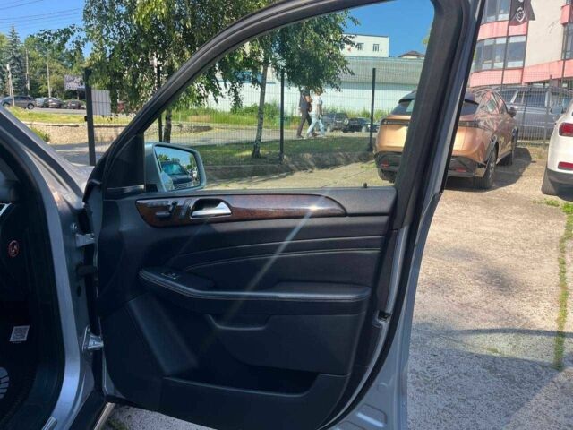 Сірий Мерседес МЛ, об'ємом двигуна 3 л та пробігом 333 тис. км за 20800 $, фото 12 на Automoto.ua