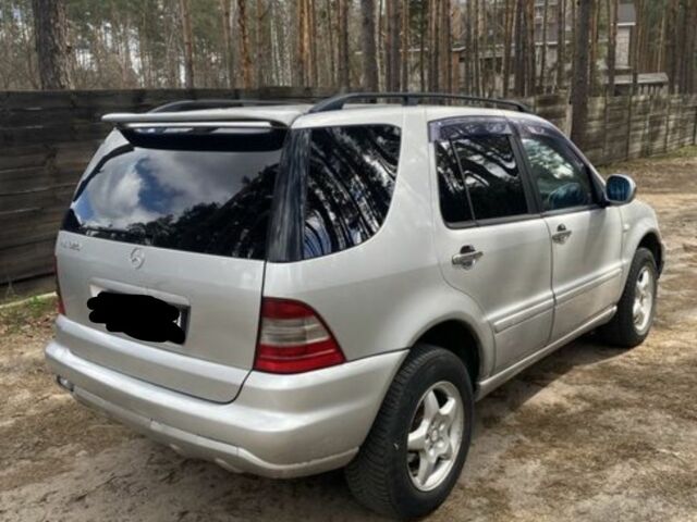Серый Мерседес МЛ, объемом двигателя 0 л и пробегом 75 тыс. км за 5800 $, фото 1 на Automoto.ua