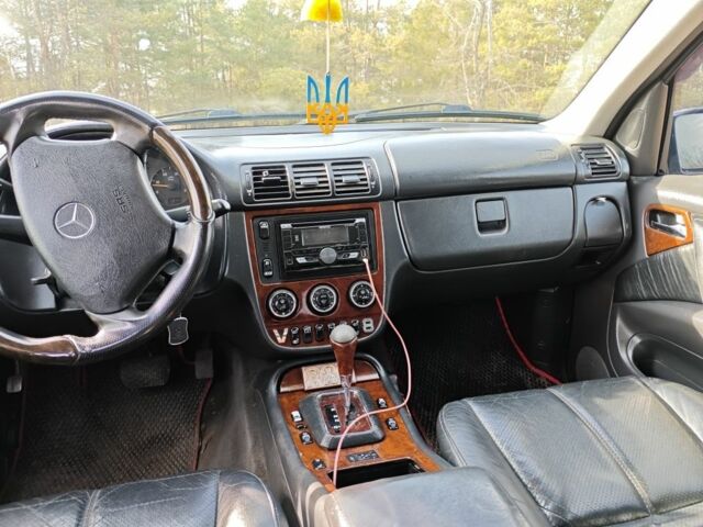 Синій Мерседес МЛ, об'ємом двигуна 4 л та пробігом 330 тис. км за 6500 $, фото 6 на Automoto.ua