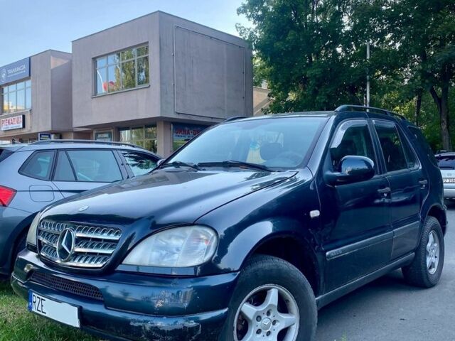 Синій Мерседес МЛ, об'ємом двигуна 2.7 л та пробігом 210 тис. км за 3699 $, фото 1 на Automoto.ua
