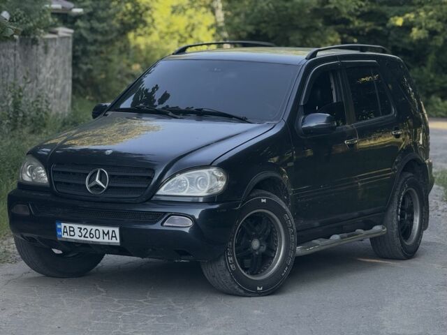 Синий Мерседес МЛ, объемом двигателя 3.2 л и пробегом 240 тыс. км за 5000 $, фото 1 на Automoto.ua