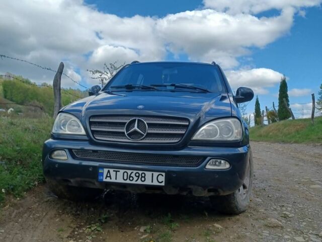 Синий Мерседес МЛ, объемом двигателя 2.7 л и пробегом 330 тыс. км за 7200 $, фото 2 на Automoto.ua