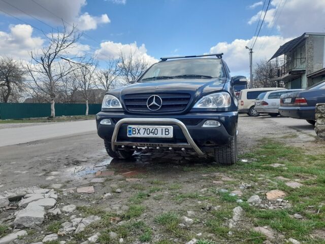 Синій Мерседес МЛ, об'ємом двигуна 2.7 л та пробігом 305 тис. км за 7300 $, фото 1 на Automoto.ua