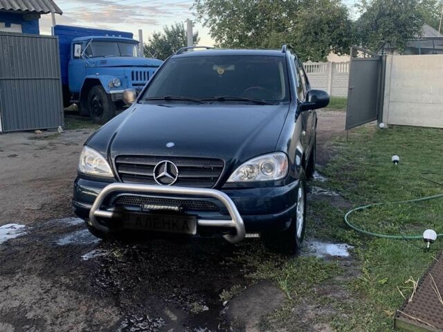 Синій Мерседес МЛ, об'ємом двигуна 2.7 л та пробігом 450 тис. км за 6000 $, фото 1 на Automoto.ua