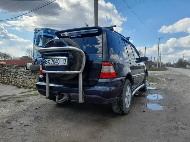 Синий Мерседес МЛ, объемом двигателя 2.7 л и пробегом 305 тыс. км за 7300 $, фото 4 на Automoto.ua