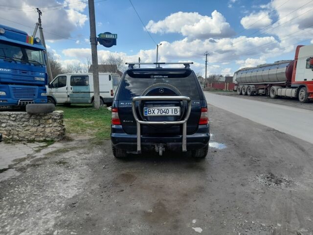 Синій Мерседес МЛ, об'ємом двигуна 2.7 л та пробігом 305 тис. км за 7300 $, фото 5 на Automoto.ua