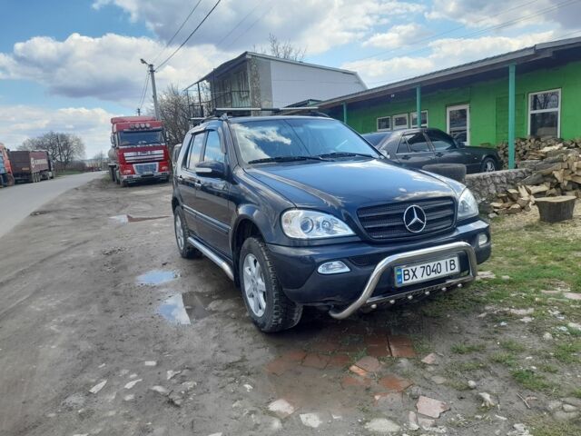 Синий Мерседес МЛ, объемом двигателя 2.7 л и пробегом 305 тыс. км за 7300 $, фото 2 на Automoto.ua