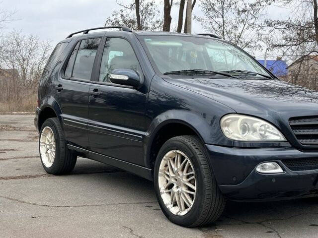 Синій Мерседес МЛ, об'ємом двигуна 2.7 л та пробігом 260 тис. км за 4899 $, фото 3 на Automoto.ua