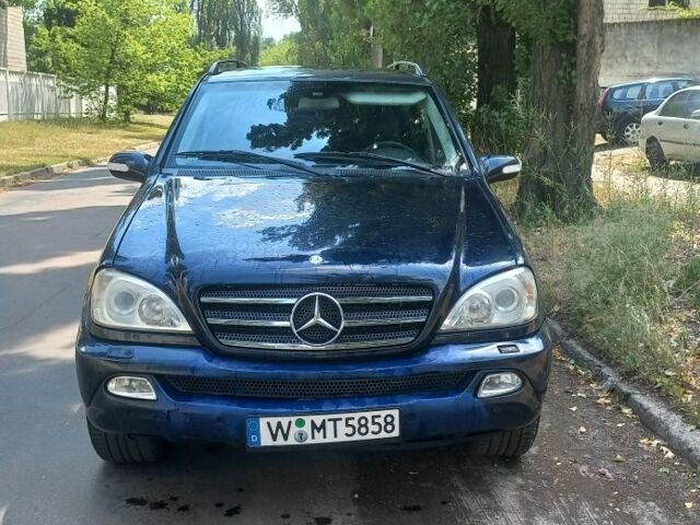 Синий Мерседес МЛ, объемом двигателя 2.7 л и пробегом 350 тыс. км за 3700 $, фото 5 на Automoto.ua
