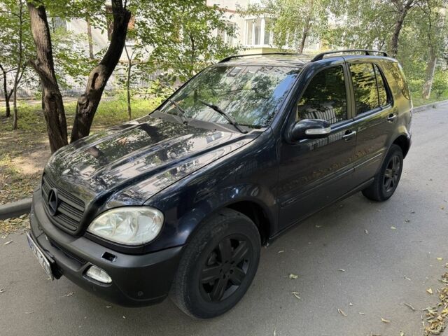 Синій Мерседес МЛ, об'ємом двигуна 2.7 л та пробігом 258 тис. км за 3000 $, фото 1 на Automoto.ua