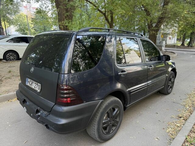 Синій Мерседес МЛ, об'ємом двигуна 2.7 л та пробігом 258 тис. км за 3000 $, фото 3 на Automoto.ua