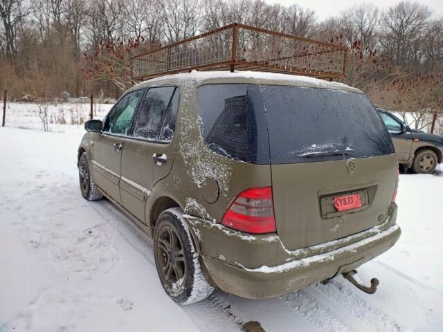 Зеленый Мерседес МЛ, объемом двигателя 0 л и пробегом 99 тыс. км за 2500 $, фото 1 на Automoto.ua