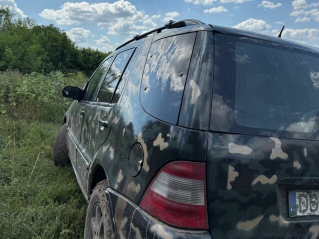Зелений Мерседес МЛ, об'ємом двигуна 4 л та пробігом 240 тис. км за 2000 $, фото 3 на Automoto.ua