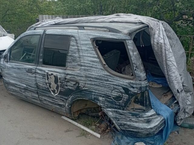 Зеленый Мерседес МЛ, объемом двигателя 0 л и пробегом 410 тыс. км за 110000 $, фото 1 на Automoto.ua