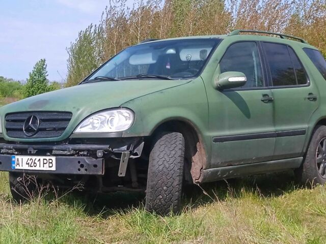 Зеленый Мерседес МЛ, объемом двигателя 2.7 л и пробегом 350 тыс. км за 3500 $, фото 2 на Automoto.ua