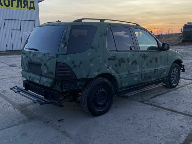 Зеленый Мерседес МЛ, объемом двигателя 3 л и пробегом 207 тыс. км за 2500 $, фото 3 на Automoto.ua
