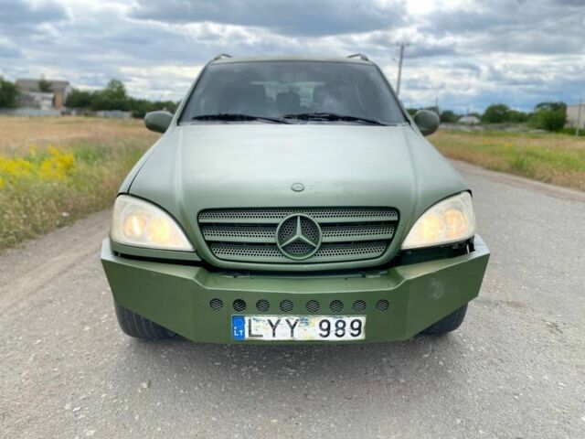 Зелений Мерседес МЛ, об'ємом двигуна 2.7 л та пробігом 400 тис. км за 2499 $, фото 1 на Automoto.ua