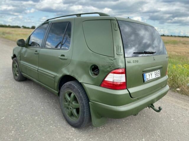 Зелений Мерседес МЛ, об'ємом двигуна 2.7 л та пробігом 400 тис. км за 2499 $, фото 6 на Automoto.ua