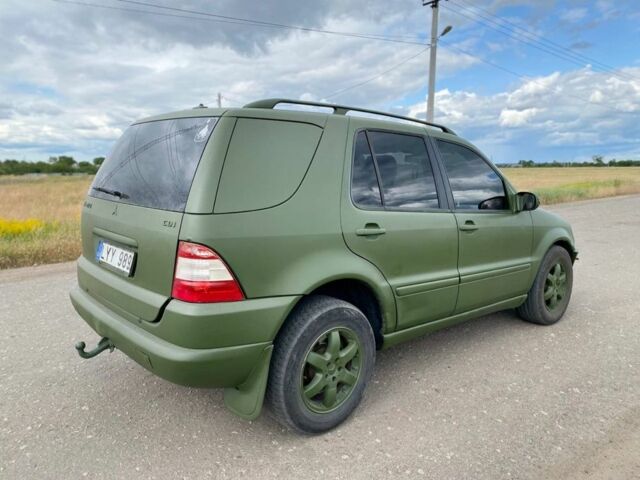 Зелений Мерседес МЛ, об'ємом двигуна 2.7 л та пробігом 400 тис. км за 2499 $, фото 2 на Automoto.ua