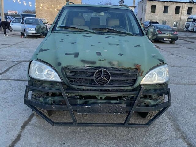 Зеленый Мерседес МЛ, объемом двигателя 3 л и пробегом 207 тыс. км за 2500 $, фото 1 на Automoto.ua