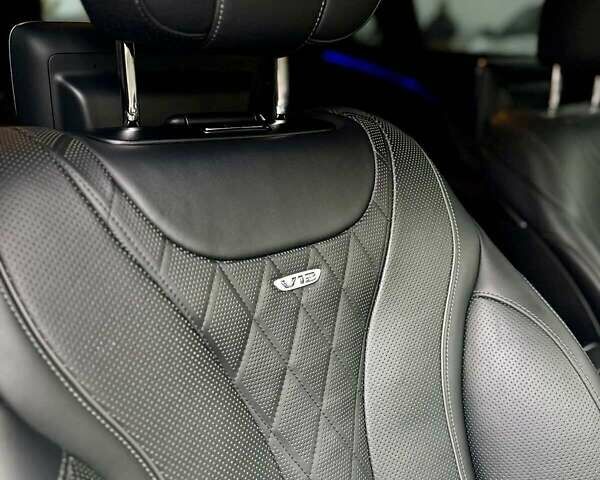 Черный Мерседес Майбах, объемом двигателя 6 л и пробегом 88 тыс. км за 68000 $, фото 48 на Automoto.ua