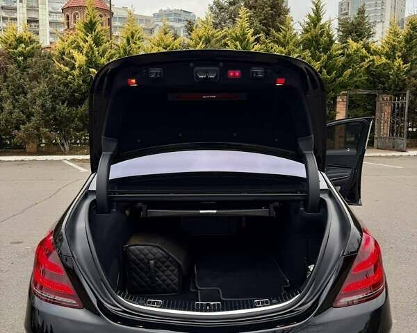 Черный Мерседес Майбах, объемом двигателя 6 л и пробегом 88 тыс. км за 68000 $, фото 59 на Automoto.ua