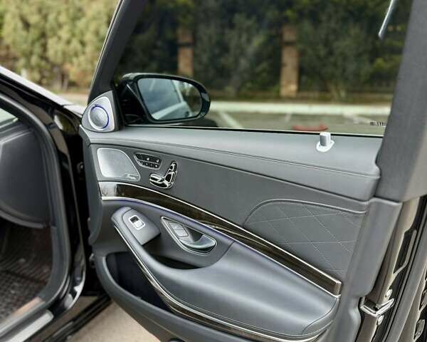 Черный Мерседес Майбах, объемом двигателя 6 л и пробегом 88 тыс. км за 68000 $, фото 41 на Automoto.ua