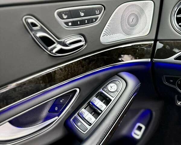 Черный Мерседес Майбах, объемом двигателя 6 л и пробегом 88 тыс. км за 68000 $, фото 57 на Automoto.ua