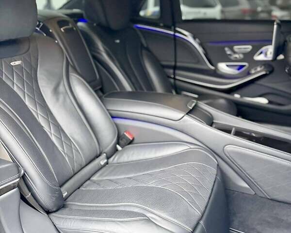 Черный Мерседес Майбах, объемом двигателя 6 л и пробегом 88 тыс. км за 68000 $, фото 37 на Automoto.ua