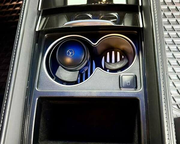 Черный Мерседес Майбах, объемом двигателя 6 л и пробегом 88 тыс. км за 68000 $, фото 35 на Automoto.ua