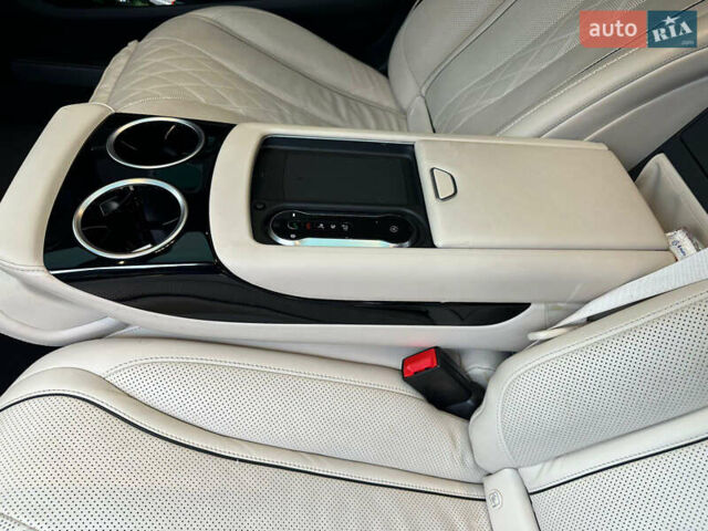 Черный Мерседес Майбах, объемом двигателя 3.98 л и пробегом 66 тыс. км за 85000 $, фото 12 на Automoto.ua