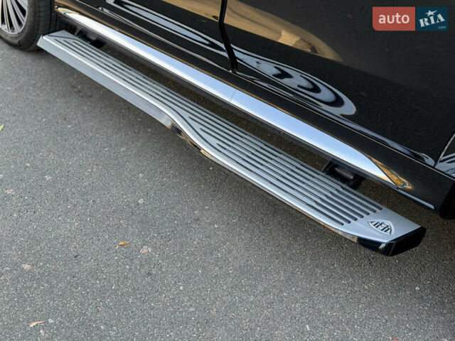 Черный Мерседес Майбах, объемом двигателя 3.98 л и пробегом 60 тыс. км за 150000 $, фото 4 на Automoto.ua