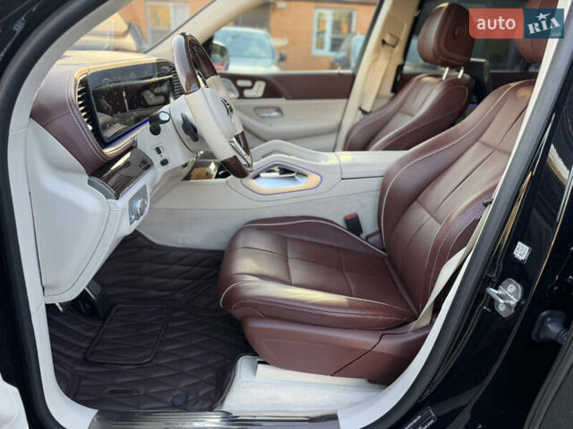 Черный Мерседес Майбах, объемом двигателя 3.98 л и пробегом 60 тыс. км за 150000 $, фото 10 на Automoto.ua