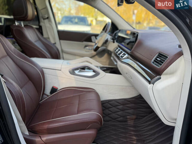 Черный Мерседес Майбах, объемом двигателя 3.98 л и пробегом 60 тыс. км за 150000 $, фото 30 на Automoto.ua