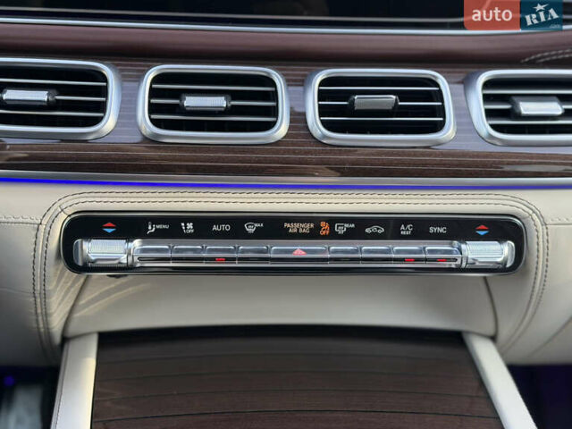 Черный Мерседес Майбах, объемом двигателя 3.98 л и пробегом 60 тыс. км за 150000 $, фото 23 на Automoto.ua