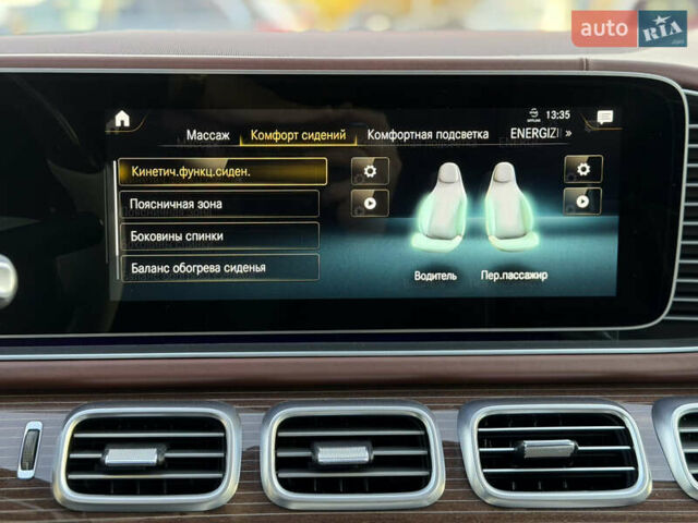 Черный Мерседес Майбах, объемом двигателя 3.98 л и пробегом 60 тыс. км за 150000 $, фото 20 на Automoto.ua