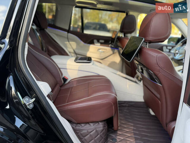 Черный Мерседес Майбах, объемом двигателя 3.98 л и пробегом 60 тыс. км за 150000 $, фото 35 на Automoto.ua